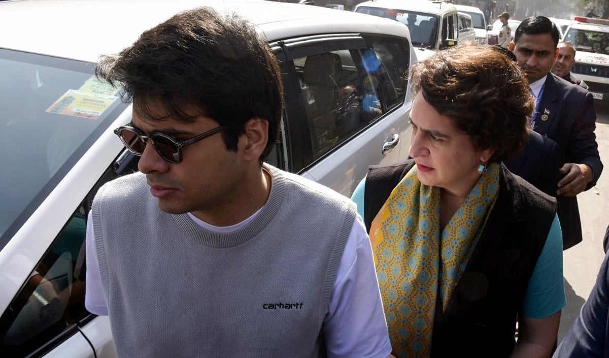 बीकानेर हाउस में बवाल! Priyanka Gandhi Vadra के बेटे Raihan Vadra की प्रदर्शनी से हटाई गईं 75 तस्वीरें, भड़कीं प्रियंका बोलीं- ‘अब यह लोकतंत्र नहीं रहा’
