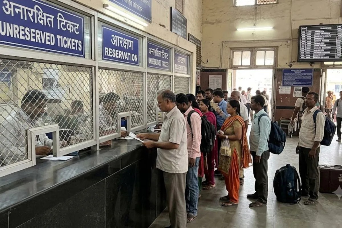 सिर्फ 45 पैसे में 10 लाख का बीमा कवर, जानिए क्या हैं रेलवे ट्रैवल इंश्योरंस की शर्तें और कैसे मिलता है क्लेम
