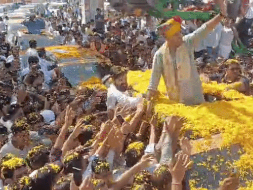 श्रीडूंगरगढ़ में रविंद्र सिंह भाटी का जोरदार स्वागत:शाम को बीकानेर में रोड शो, शहर की संकड़ी गलियों से गुजरेंगे भाटी
