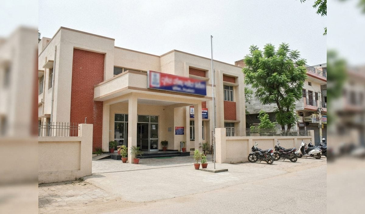 Gonda में रिटायर्ड लेखाधिकारी को Digital Arrest कर 78 लाख रुपये ठगे
