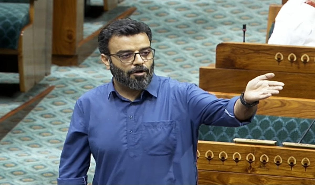 Omar Abdullah की सरकार को अपने ही सांसद Ruhullah Mehdi ने घेरा, जनादेश से विश्वासघात का आरोप लगाया