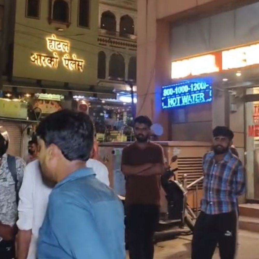 जयपुर में दो गुटों में चाकूबाजी, 3 घायल:बाइक खड़ी करने पर हुआ विवाद, आपस में कांच बोतलें फेंकी