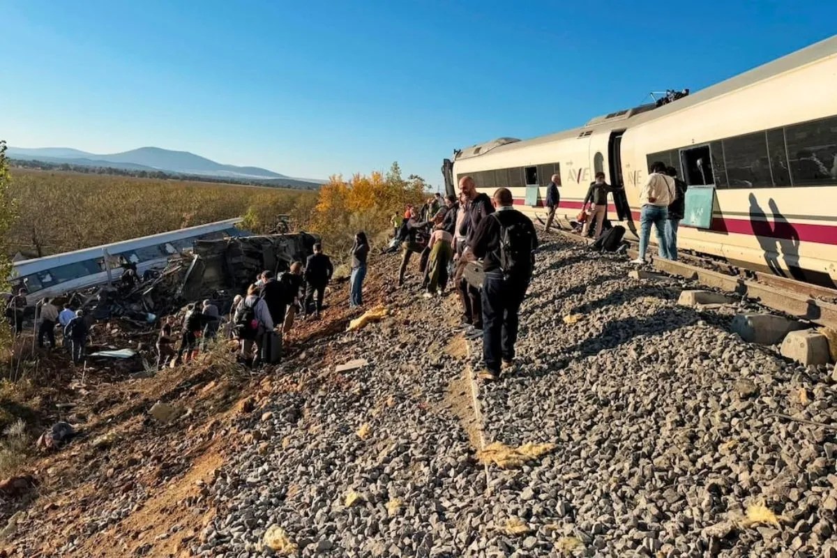 Spain Train Accident: 160 KM प्रति घंटे की रफ्तार में दूसरी ट्रेन से टकराई थी यात्रियों से भरी रेल, जांच में एक और बड़ा खुलासा