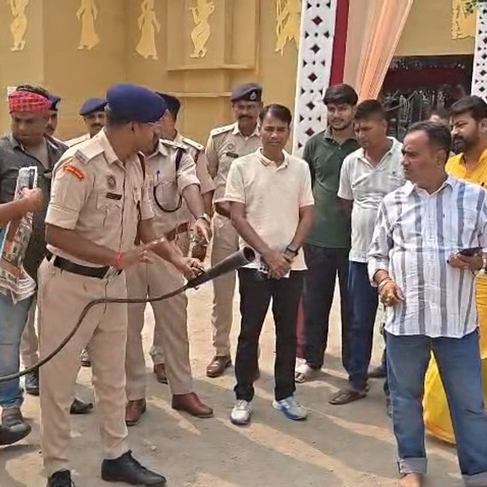 औरंगाबाद में अग्नि सुरक्षा को लेकर अग्निशमन विभाग अलर्ट:स्वयंसेवकों को 24 घंटे सतर्क रहने का निर्देश, पूजा पंडालों का निरीक्षण कर सुरक्षा व्यवस्था की समीक्षा