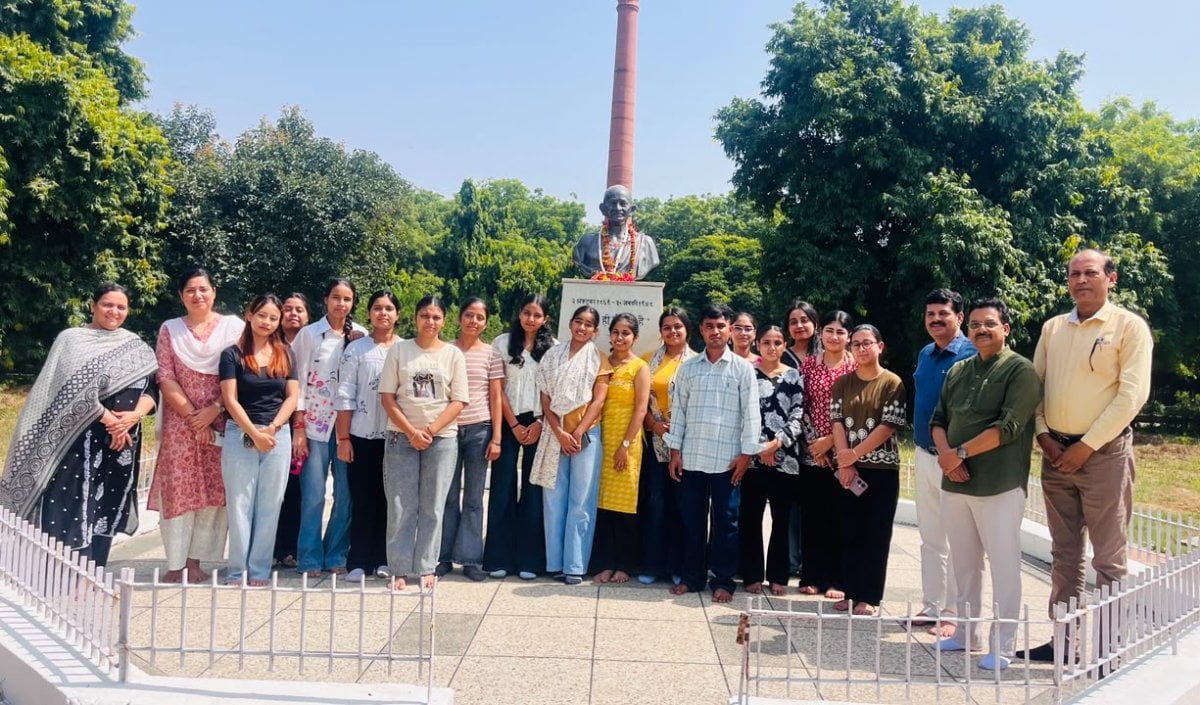 Gandhi Jayanti की पूर्व संध्या पर DTU ने Harijan Sevak Sangh में चलाया स्वच्छता अभियान