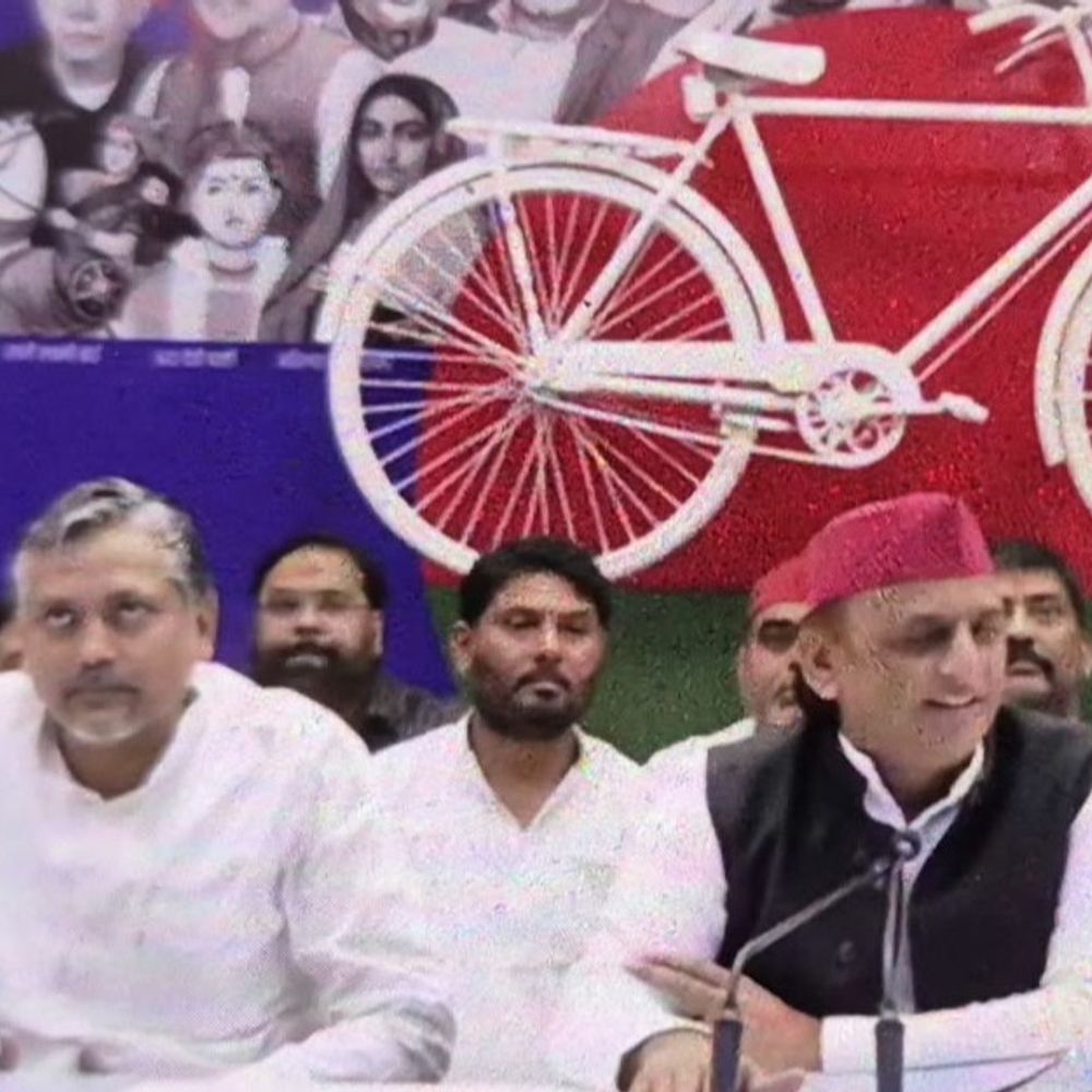 आगरा खंड स्नातक सीट पर सपा ने बदला प्रत्याशी:अब आकाश अग्रवाल लडे़ंगे चुनाव, पहले निर्दलीय चुनाव जीत चुके हैं