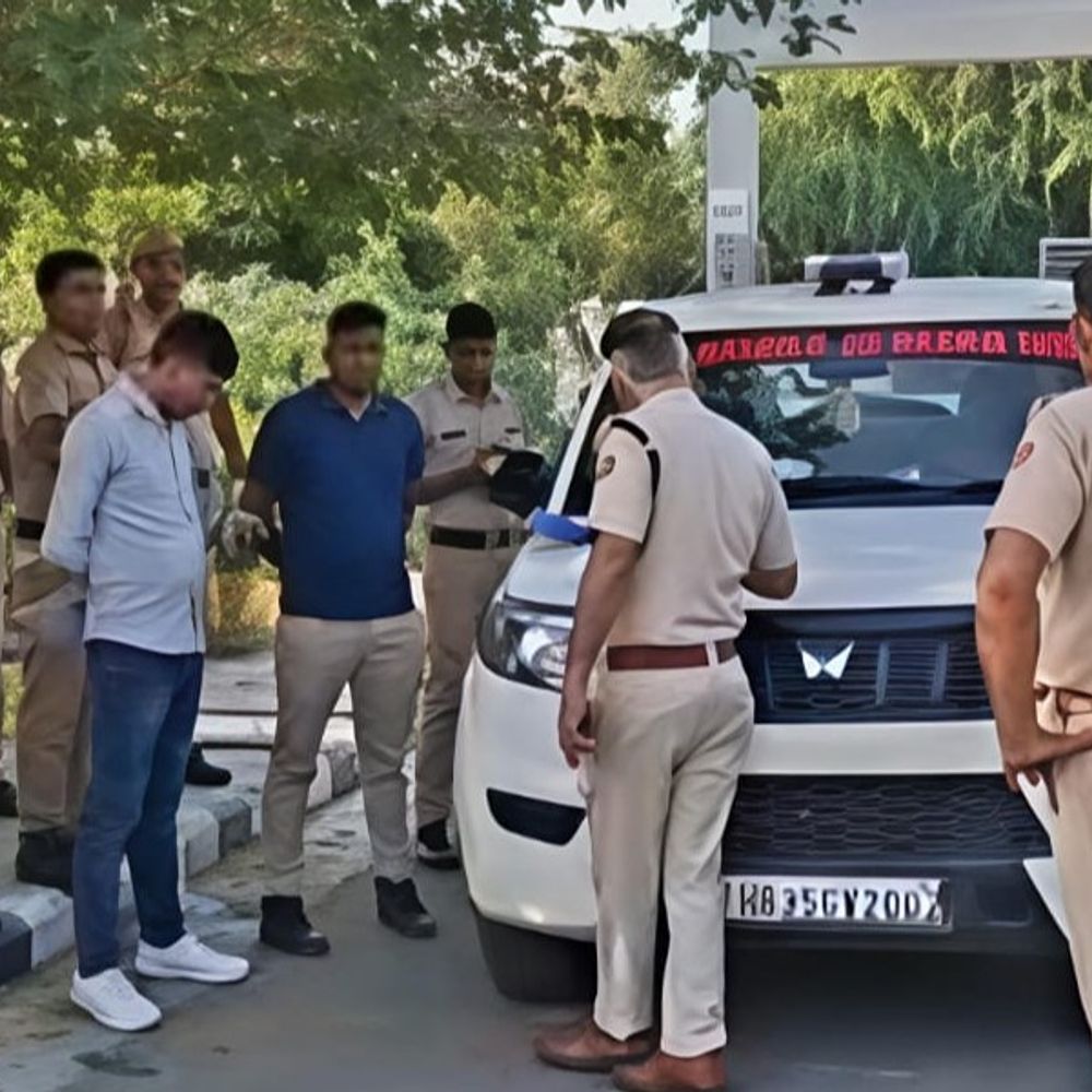 नारनौल मेडिकल कॉलेज में होमगार्ड व प्रबंधक में विवाद:जवानों ने 8 की जगह 16 घंटे ड्यूटी कराने और रोस्टर बार-बार बदलने के लगाए आरोप
