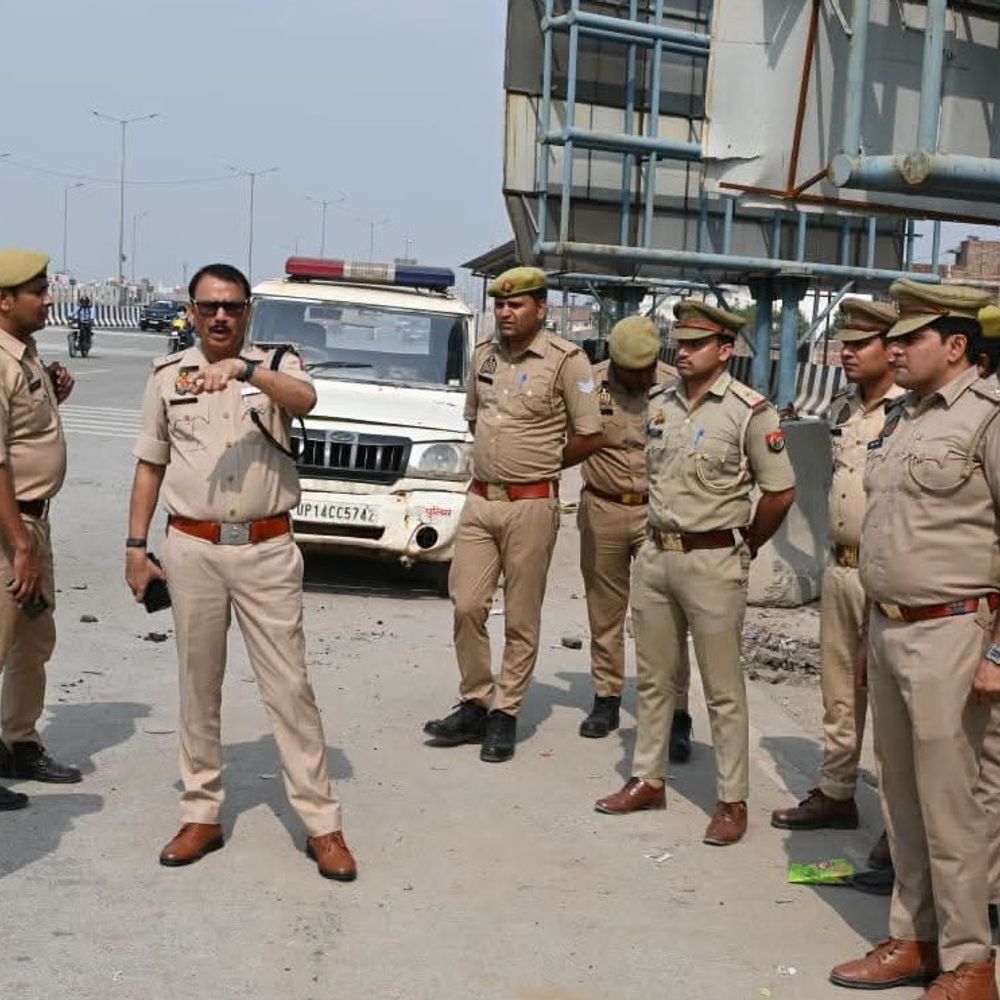 गाजीपुर बार्डर पर आज सुरक्षा के कड़े इंतजाम:दिल्ली में प्रदर्शन को देखते हुए गाजियाबाद में मेट्रो व रेपिड स्टेशनों पर अलर्ट