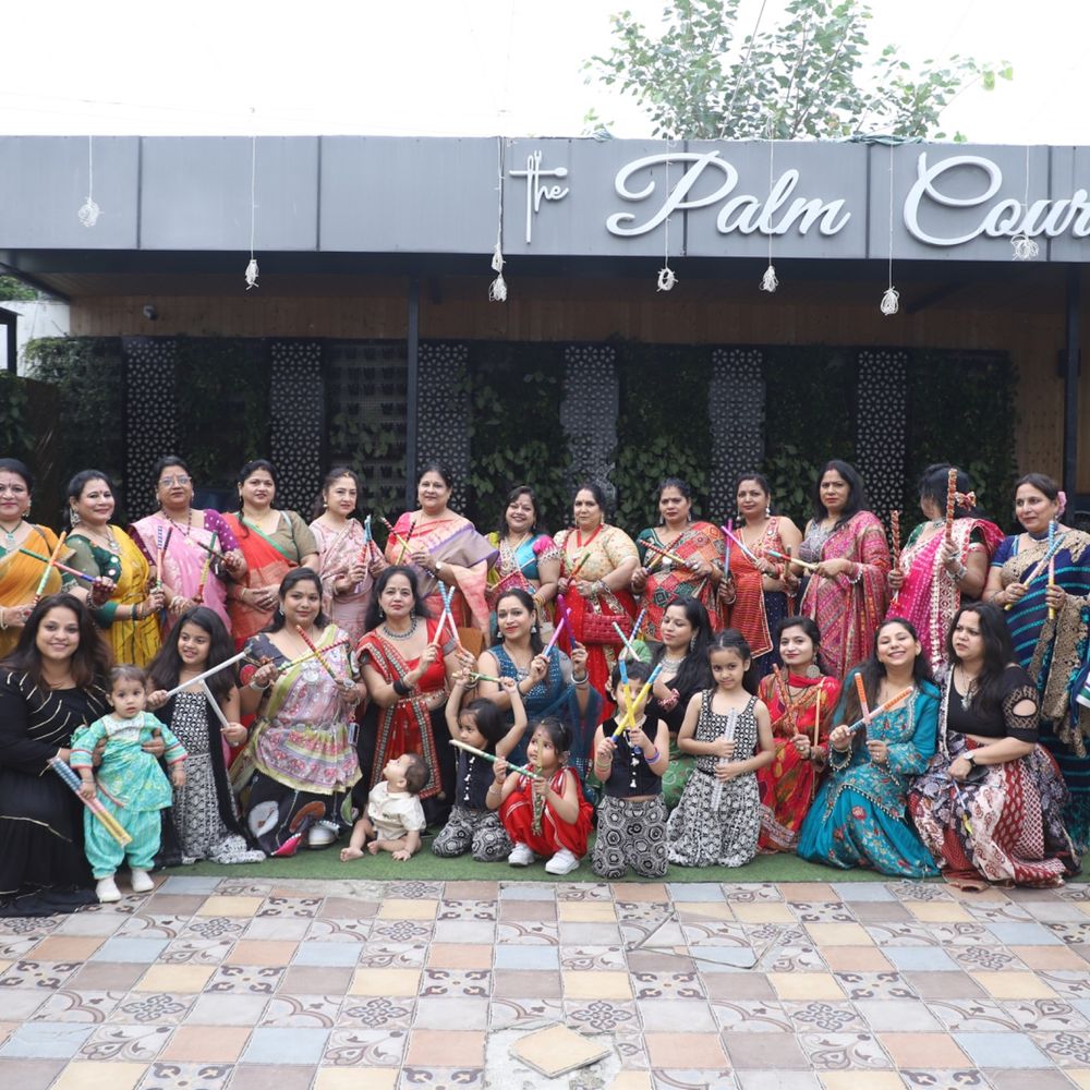 व्हाइट हाउस में डांडिया उत्सव में महिलाओं ने किया गरबा:डॉली गुप्ता और सिम्मी अग्रवाल संयुक्त रूप से बनीं ‘डांडिया क्वीन मेरठ’