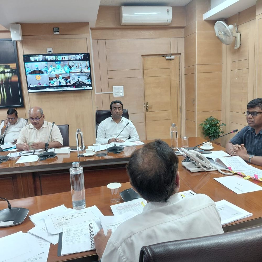 गलत बिलिंग पर बिजली अधिकारियों की तय होगी जवाबदेही:ऊर्जा विभाग के प्रमुख सचिव रणवीर प्रसाद ने कहा एमडी हर हफ्ते 7-10 बिल जांचें