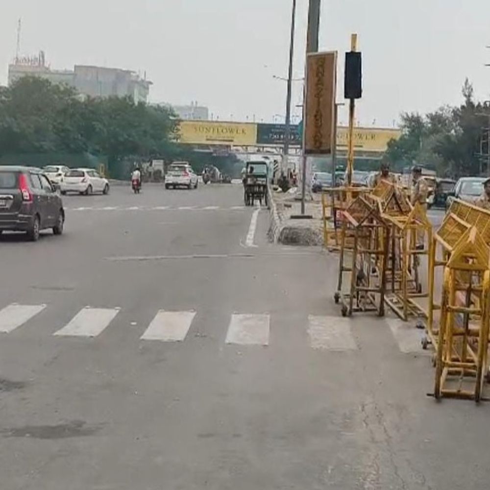 DME पर गाजीपुर की तरफ जाने वाला रास्ता बंद:दिल्ली- गाजीपुर बार्डर पर कैनाल ब्रिज की मरम्मत के चलते आज से 6 दिन डायवर्जन
