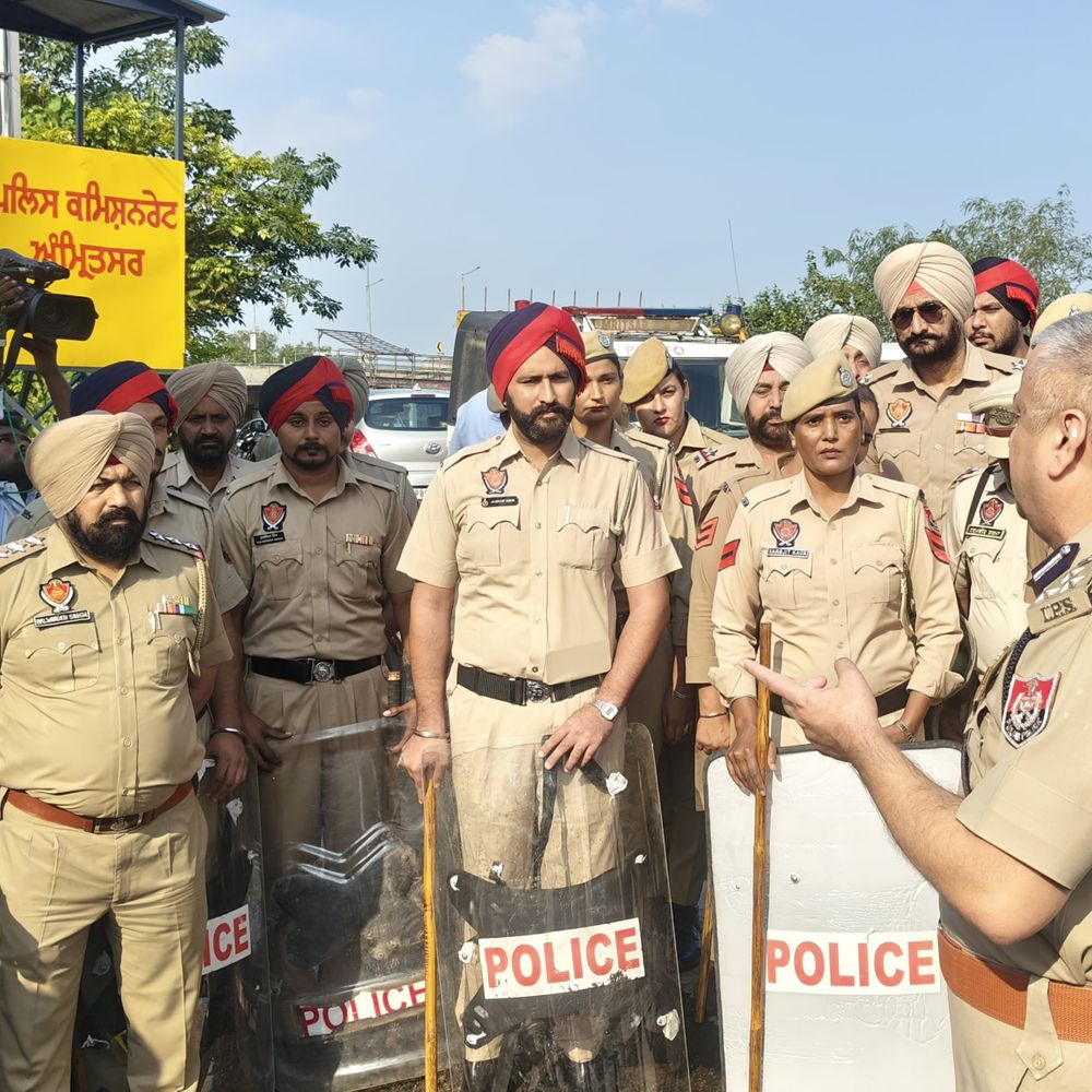 अमृतसर में कपड़ा व्यापारी पर फायरिंग:टांग में लगी गोली, दुकान खुली थी, तभी पहुंचे 2 हमलावर; पुलिस ने शुरू की जांच