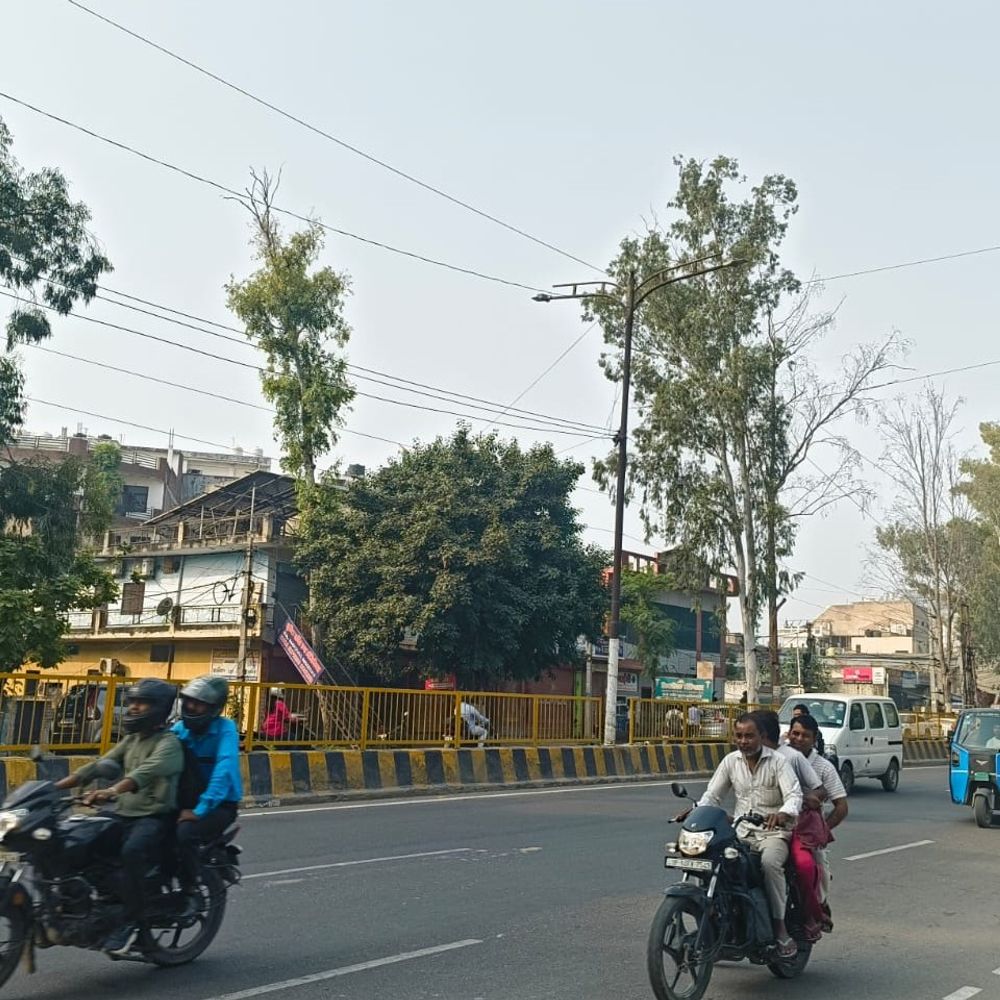 बारिश से गाजियाबाद में 20 डिग्री सेल्सियस पर आया तापमान:आज भी सुबह से बादल छाए, एक दिन पहले झमाझम बारिश हुई