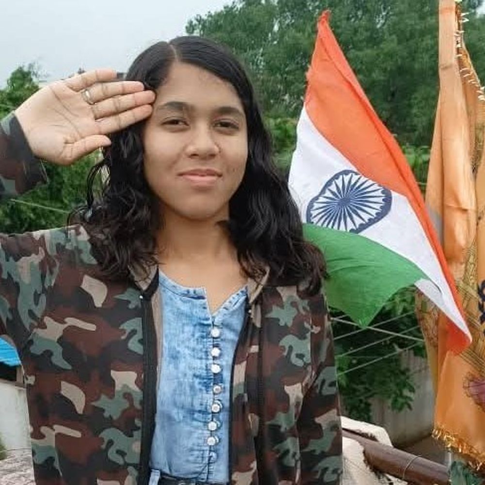 गरबा से लौट रही युवती की सड़क हादसे में मौत:लोको पायलट की बेटी पड़ोसी के साथ स्कूटी से लौट रही थी, तेज रफ्तार कार की चपेट में आए, युवक की हालत गंभीर