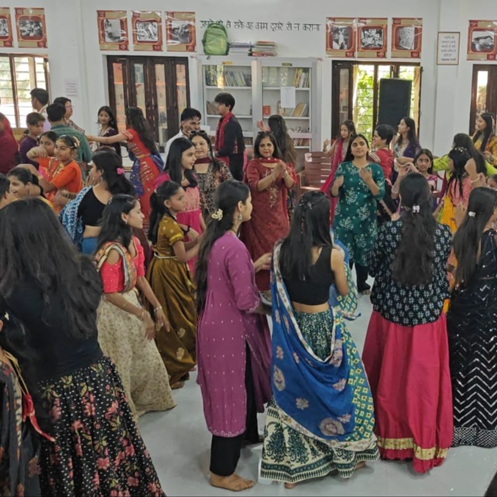 दिव्यांग और सामान्य बच्चों ने साथ में किया गरबा:‘हैंड्स टूगेदर कैंपेन’ के तहत समावेशी गरबा उत्सव आयोजित, 12 विद्यालयों और संस्थानों के बच्चों ने लिया हिस्सा