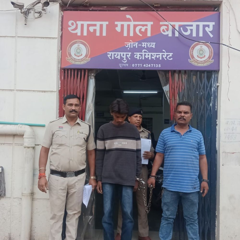 जयस्तंभ चौक पर चाकू लहराकर लोगों को डरा रहा था:ICICI बैंक के सामने हाथ में लेकर घूम रहा था धारदार चाकू, आर्म्स एक्ट के तहत हुई गिरफ्तारी