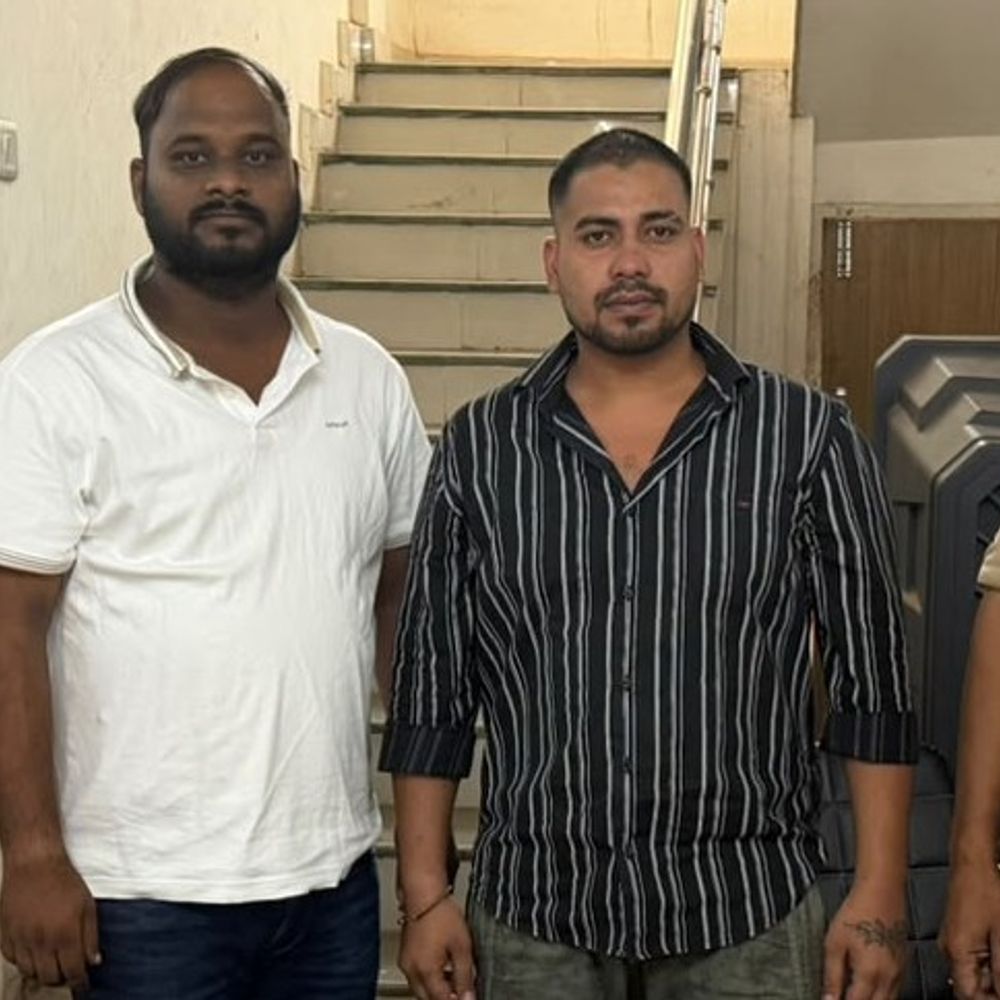 कुख्यात बदमाश दीपक नेपाली का भाई आर्म्स एक्ट में गिरफ्तार:साथी के साथ मिलकर तलवार दिखाकर लोगों को डरा रहे थे, पुलिस ने दोनों को पकड़ा