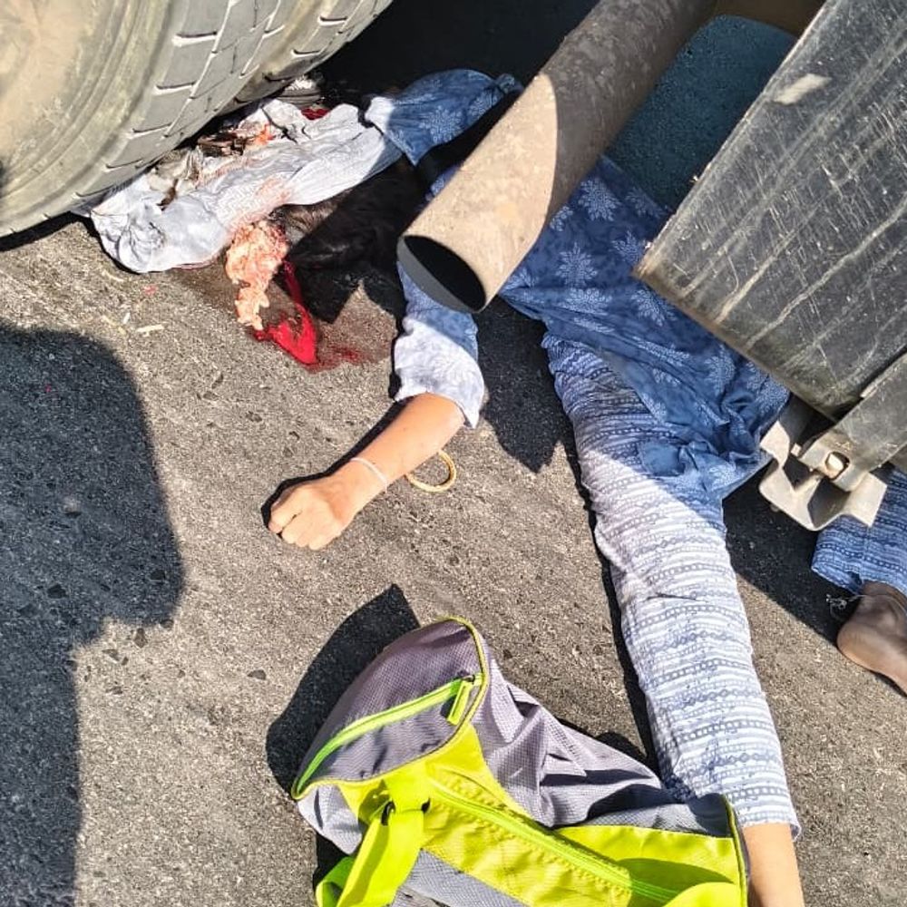 दर्दनाक हादसा: ट्रक की चपेट में आई मां-बेटी की मौत:VIP रोड में हुआ हादसा, पुलिस मृतकों की पहचान और दुर्घटना के कारणों की जांच में जुटी