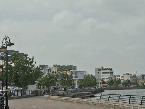 अजमेर में तेज धूप से गर्मी और उमस बढ़ी:न्यूनतम तापमान में 1.7 डिग्री गिरा; इस सीजन औसत से 14 प्रतिशत ज्यादा बरसात हुई