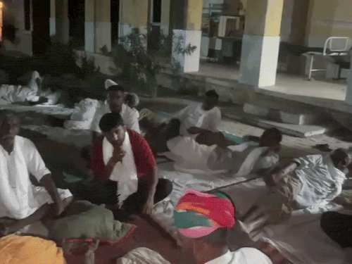 कॉन्स्टेबल सुसाइड मामले में परिजनों का धरना जारी:वीडियो बनाकर ससुराल पक्ष पर आरोप लगाए थे; गिरफ्तारी की मांग, जैसलमेर के मोहनगढ़ में घटना