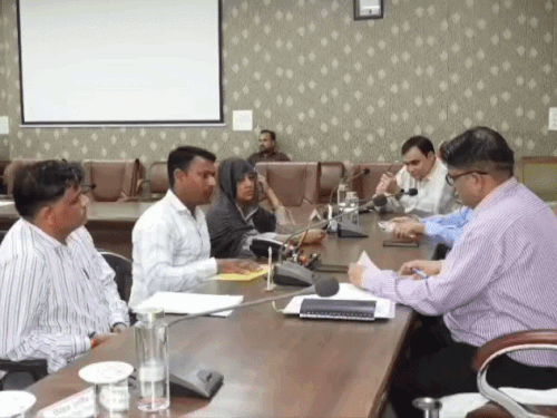 जन सुनवाई में एमडी सख्त, 20 शिकायत मौके पर निस्तारित:समस्या लेकर उपभोक्ता काट रहे थे चक्कर, एमडी ने अभियंताओं को तलब कर कराया समाधान