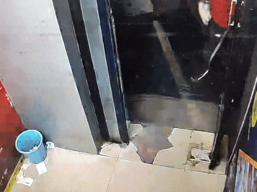 अलवर में ATM उखाड़कर चोरी का प्रयास:इंडियन बैंक के एटीएम को बनाया निशाना; पुलिस के पहुंचने से पहले भागे बदमाश