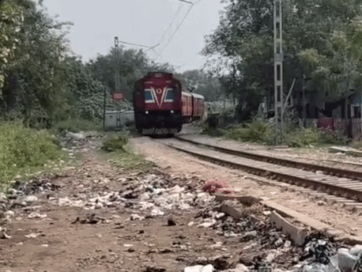 कोहरे के चलते 16 ट्रेनों के संचालन में बदलाव:4 ट्रेनें पूरी तरह निरस्त, इस दिन बंद रहेगी आगरा-लखनऊ इंटरसिटी