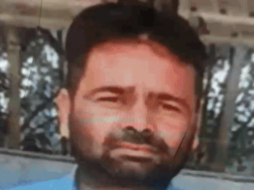 पैदल जा रहे युवक को वाहन ने मारी टक्कर, मौत:फैक्ट्री से घर लौट रहा था; डेढ़ महीने पहले ही पिता बना था