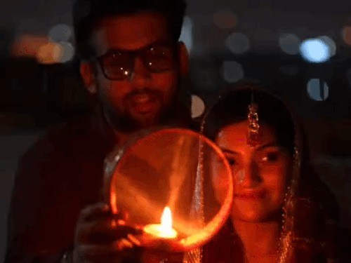 करवा चौथ कल, सुहागिनें रखेंगी निर्जल व्रत:राजस्थान में धौलपुर में सबसे पहले और बाड़मेर में सबसे आखिर में दिखेगा चांद