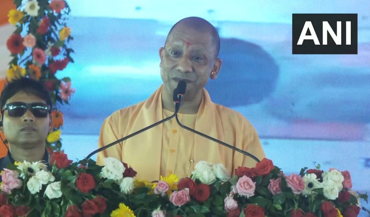भदोही में Yogi Adityanath ने 1,340 करोड़ से ज्यादा की 112 परियोजनाओं का किया उद्घाटन और शिलान्यास